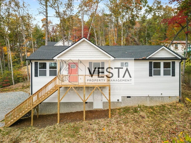 2506 Turnpike Rd in Horse Shoe, NC - Building Photo - Building Photo