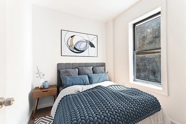 207 Madison St in New York, NY - Building Photo - Building Photo