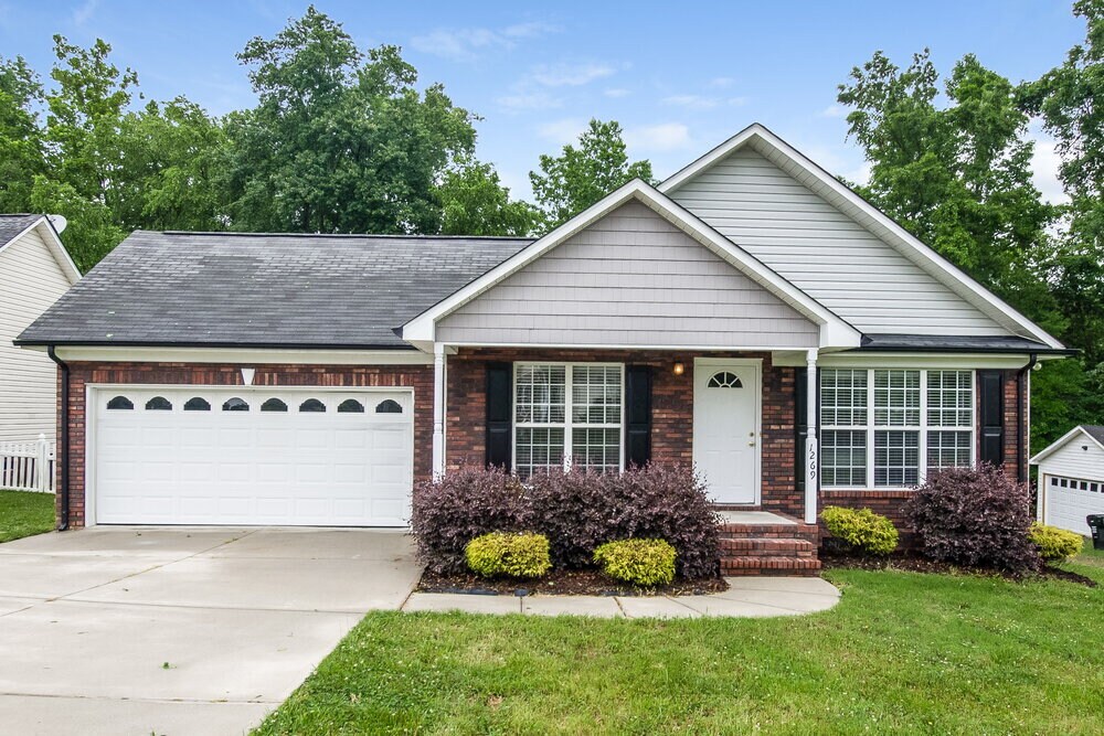 1269 Pressley Downs Dr SE in Concord, NC - Building Photo