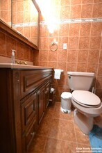 178 Lake Shore Rd, Unit 2 in Boston, MA - Building Photo - Building Photo