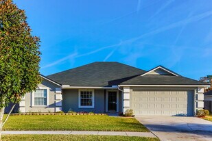 2608 Royal Pointe Dr in Green Cove Springs, FL - Building Photo