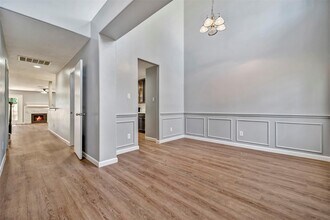 22250 Queenbury Hills Dr in Houston, TX - Building Photo - Building Photo