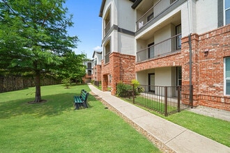 Avery in Lewisville, TX - Foto de edificio - Building Photo