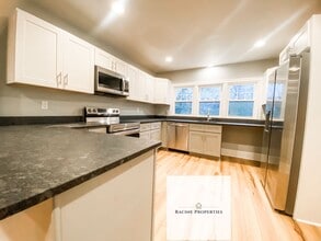 206 W Lee Rd in Taylors, SC - Building Photo - Building Photo