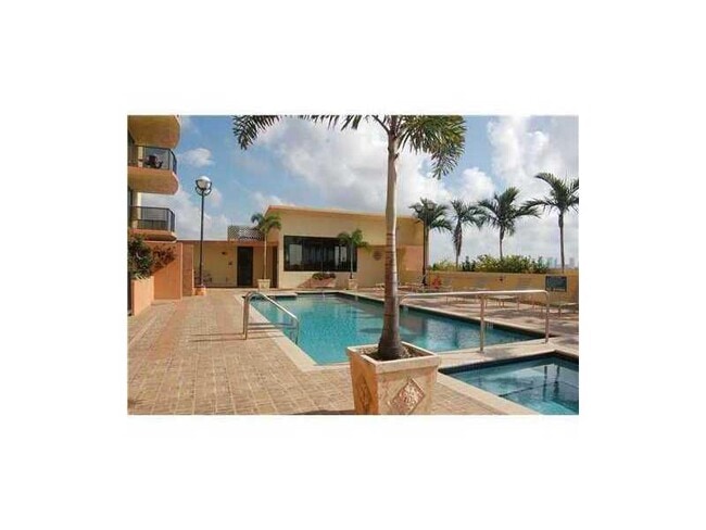 2301 SW 27th Ave, Unit 806 in Miami, FL - Foto de edificio - Building Photo