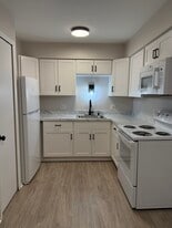 Devonshire Village in Woodhaven, MI - Building Photo