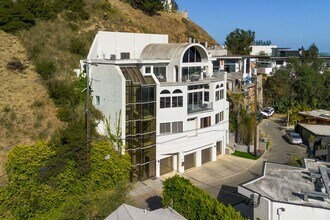 8435 Franklin Ave in Los Angeles, CA - Building Photo - Building Photo