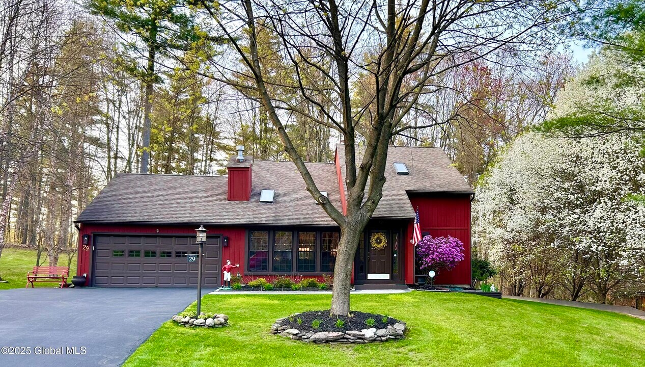 29 Meadow Rue Pl in Ballston Spa, NY - Building Photo