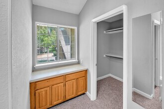 Oak Creek at Gilcrease in Tulsa, OK - Building Photo - Building Photo