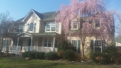 18414 Deep Woods Ln in Gordonsville, VA - Building Photo - Building Photo