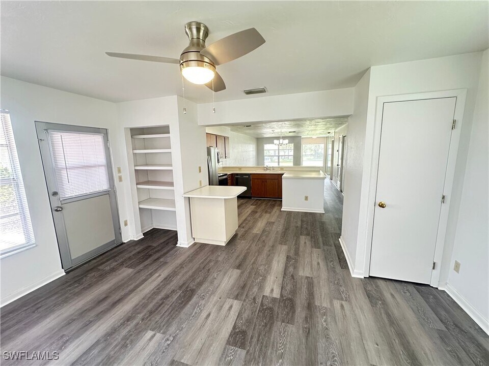 1605 Ridgecrest St in Lehigh Acres, FL - Building Photo