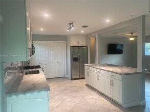 6255 SW 62nd Ct in South Miami, FL - Building Photo - Building Photo