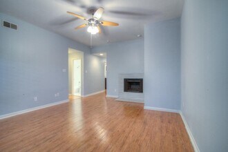 3200 Duval St in Austin, TX - Building Photo - Building Photo