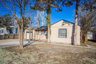 2408 32nd St in Lubbock, TX - Building Photo - Building Photo