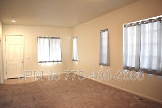 4522 Mt Bachelor Dr in Sparks, NV - Building Photo - Building Photo