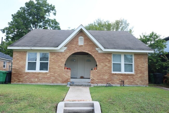 property at 2515 Cleburne St