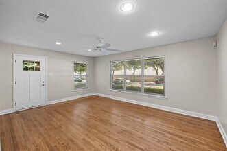 6317 Ravendale Ln in Dallas, TX - Building Photo - Building Photo