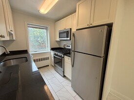 105 Longwood Ave, Unit 86-3 in Brookline, MA - Building Photo