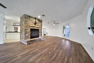 9 Wind River Ct in Conroe, TX - Building Photo - Building Photo