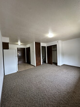 320 Oak Ave N, Unit 204 in Thief River Falls, MN - Building Photo - Building Photo