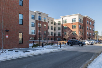 The Waypoint at Fairlington in Alexandria, VA - Foto de edificio - Building Photo