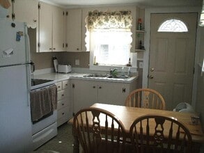 10 John St in Narragansett, RI - Building Photo - Building Photo