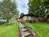 3626 N Borthwick Ave