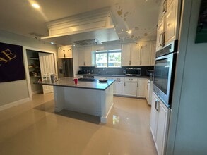 6521 SW 33rd St in Miami, FL - Building Photo - Building Photo