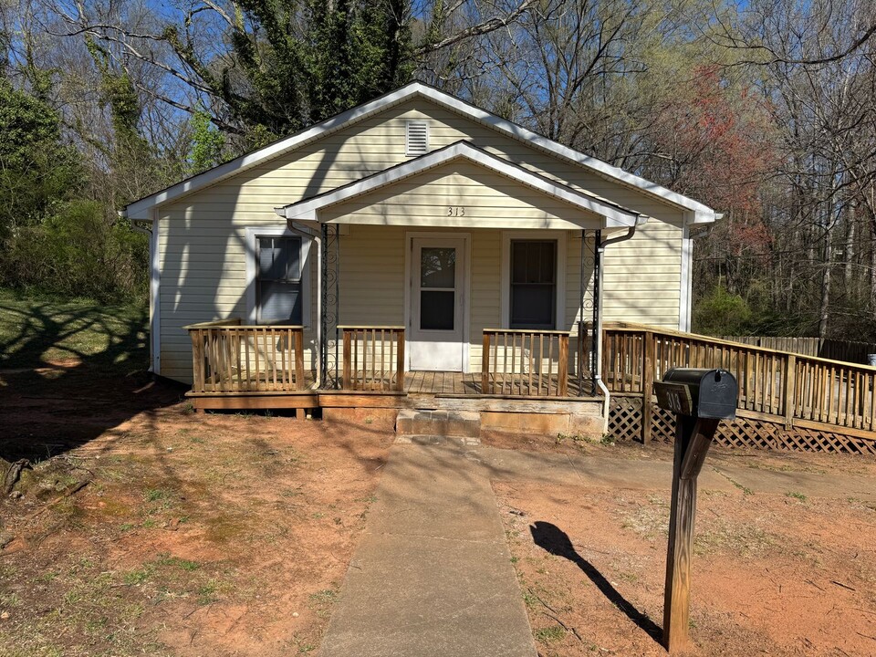 313 E Turner St in Statesville, NC - Building Photo