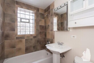 3250 N Clifton Ave, Unit N1 in Chicago, IL - Foto de edificio - Building Photo