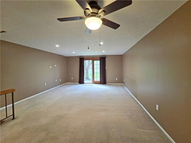 711 Newton Square Dr in Moon Township, PA - Building Photo - Building Photo