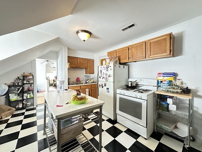 3311 N Hoyne Ave, Unit 4 in Chicago, IL - Foto de edificio - Building Photo