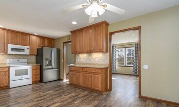 404 Elm Tree Dr in Jefferson City, MO - Building Photo - Building Photo