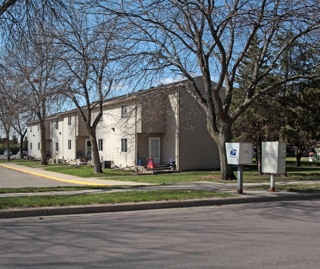 Clinton House Apartments in Hutchinson, MN - Building Photo - Building Photo