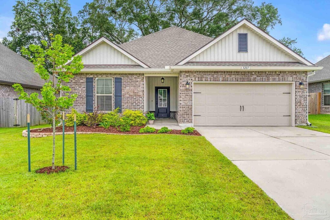 3207 Keegun Lp in Bellview, FL - Building Photo