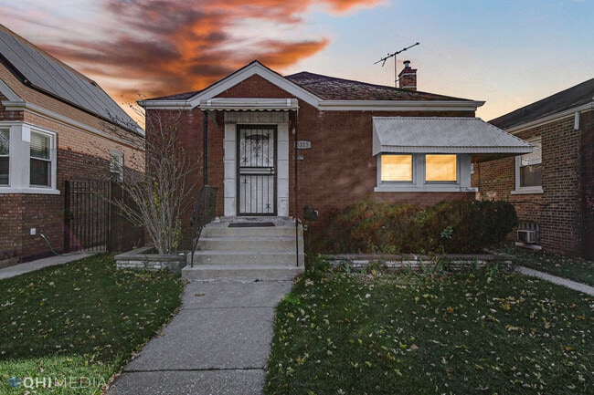 property at 5315 S Hamlin Ave