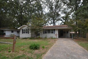 5709 Windamere Dr in Little Rock, AR - Building Photo