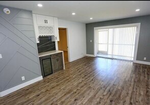 3688 N University Dr, Unit Holiday Village Unit#3688 in Coral Springs, FL - Building Photo