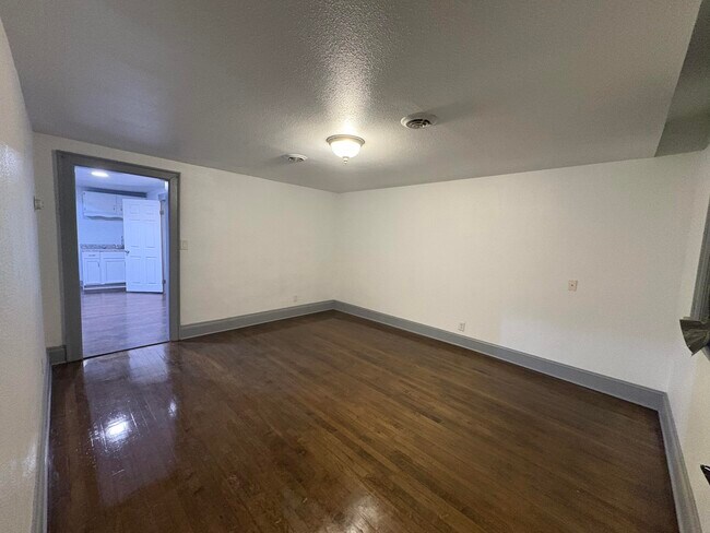 1941 S Winona Ln in Milwaukee, WI - Foto de edificio - Building Photo