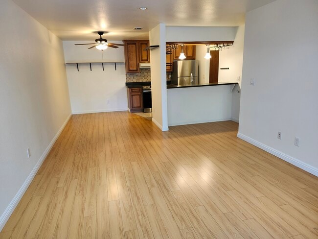 40425 Chapel Way, Unit 211 in Fremont, CA - Foto de edificio - Building Photo