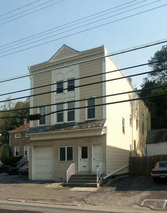 740 Commerce St in Thornwood, NY - Foto de edificio