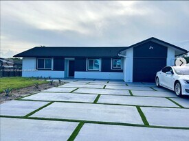 4521 SW 55th Ave in Davie, FL - Building Photo