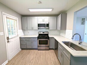 3906 Lexington Dr-Unit -D in Raleigh, NC - Building Photo - Building Photo