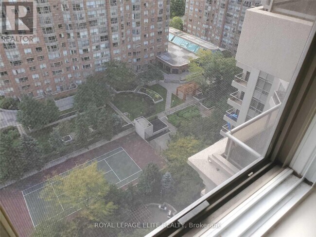 310 Burnhamthorpe Rd W in Mississauga, ON - Building Photo - Building Photo