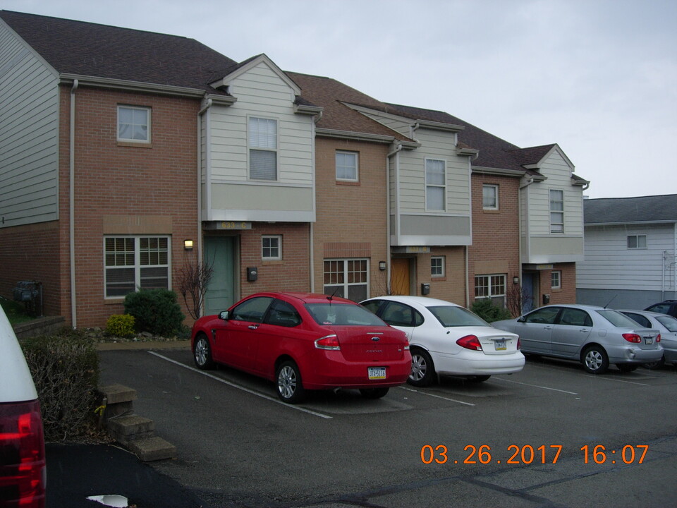 633 Hickory St in California, PA - Building Photo