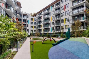 125 Albert St in Port Moody, BC - Building Photo