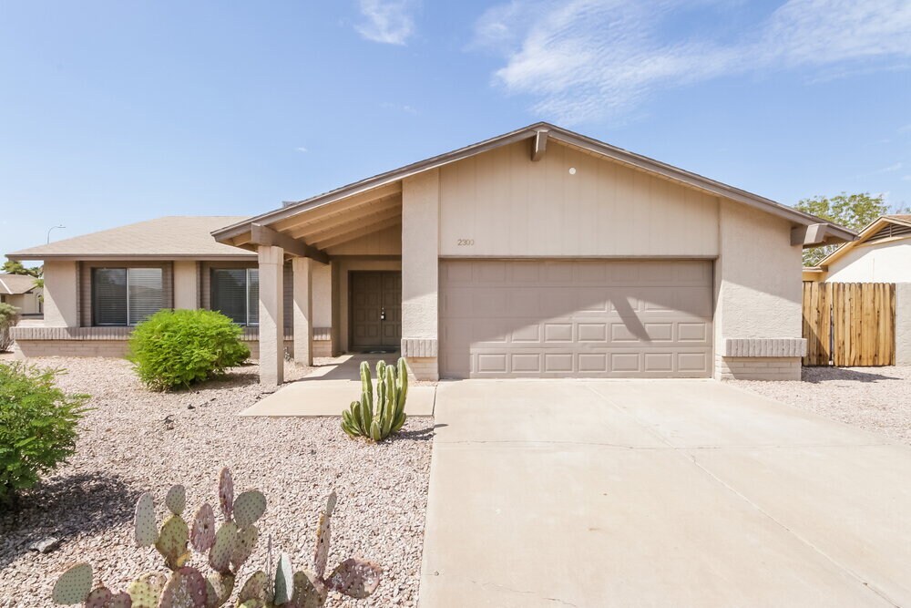 2300 E Chicago St in Chandler, AZ - Foto de edificio