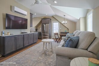 246 Mantoloking Rd in Brick, NJ - Building Photo - Building Photo