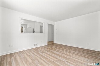 205 Camp St in Plainville, CT - Building Photo - Building Photo