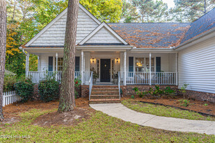 43 S Lakeshore Dr in Whispering Pines, NC - Foto de edificio - Building Photo